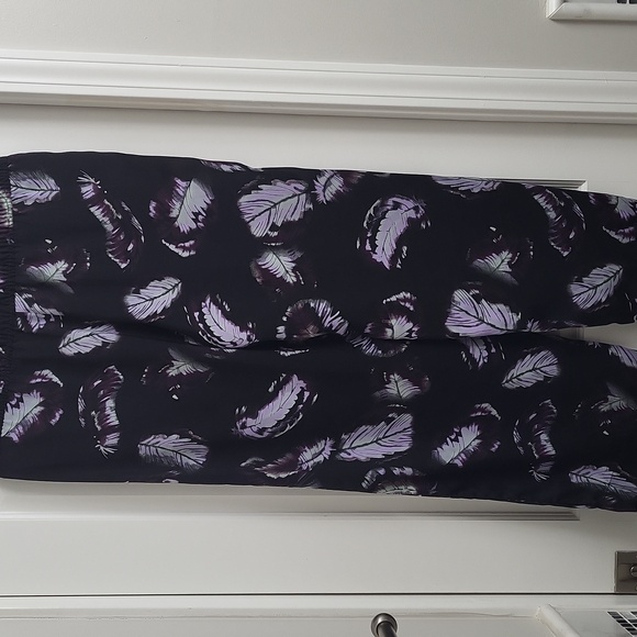 Shimera Black and Purple feather Patterned Pajama pants. Size M - Picture 6 of 7